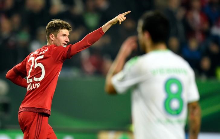 © Reuters. Thomas Mueller, do Bayern de Munique, comemora segundo gol do time