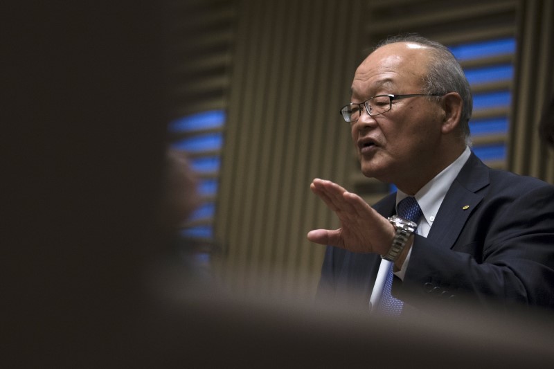 © Reuters. Koei Saga, Toyota's senior managing officer in charge of vehicle powertrain technology, talks during an interview in Tokyo