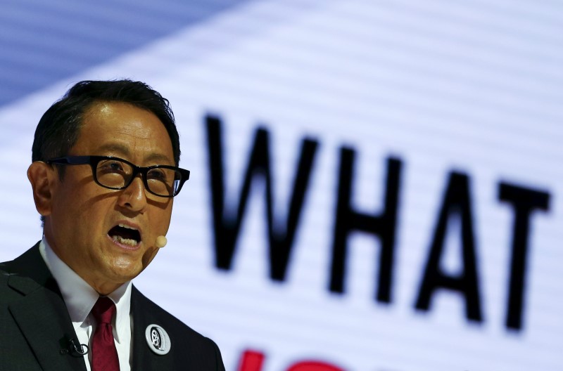 © Reuters. Toyota Motor Corp President Akio Toyoda talks during a presentation at the 44th Tokyo Motor Show in Tokyo