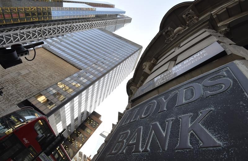 © Reuters. LLOYDS BANK IMPUTE UNE NOUVELLE CHARGE DE 500 MILLIONS DE LIVRES