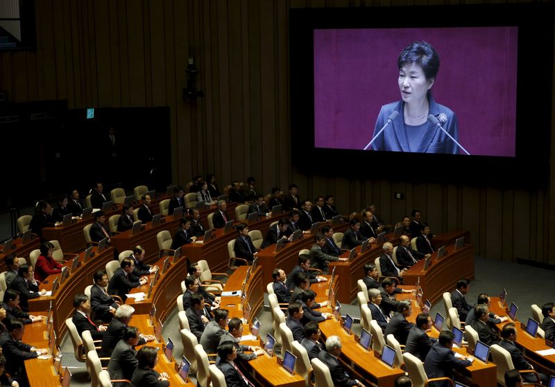 © Reuters. Presidente da Coreia do Sul, Park Geun-hye, durante discurso na Assembleia Nacional, em Seul 