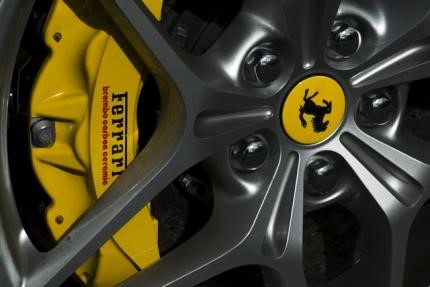 © Reuters. A Ferrari logo is pictured at an annual fall drive, organized by a Ferrari club, in Fishkill