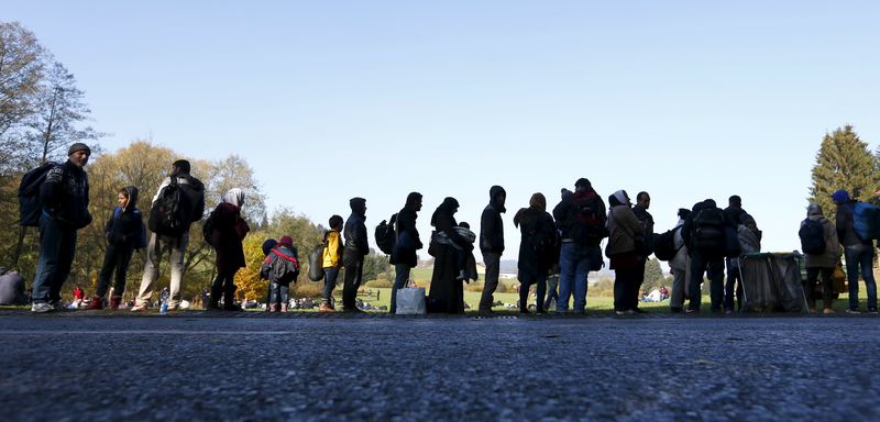 © Reuters. Alemania obligará a los bancos a ofrecer servicios a refugiados