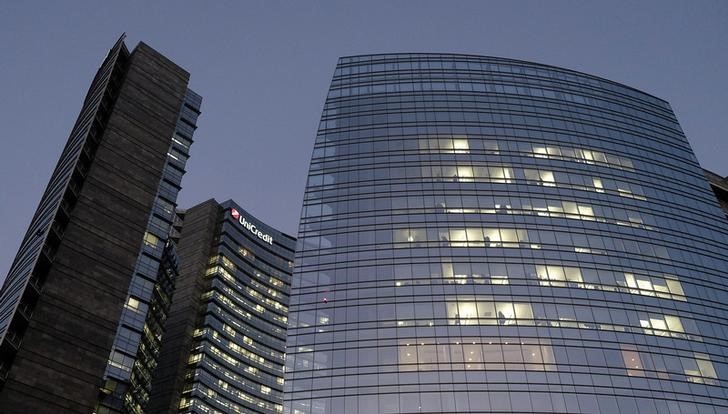 © Reuters. File photo of the UniCredit bank headquaters in downtown Milan