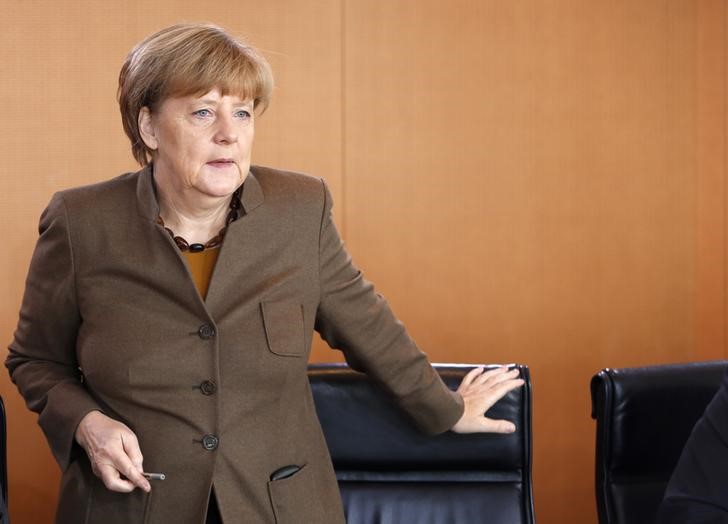 © Reuters. Chanceler alemã, Angela Merkel, chega para reunião de gabinete em Berlim