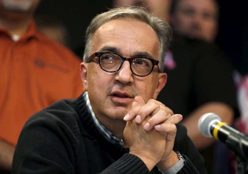 © Reuters. Fiat Chrysler Automobiles (FCA) CEO Sergio Marchionne attends a news conference announcing a tentative agreement with the United Auto Workers (UAW), in Detroit, Michigan