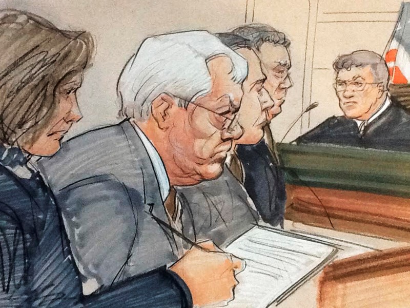 © Reuters. Former U.S. House Speaker Dennis Hastert is shown in this courtroom sketch during a hearing in the federal courthouse in Chicago