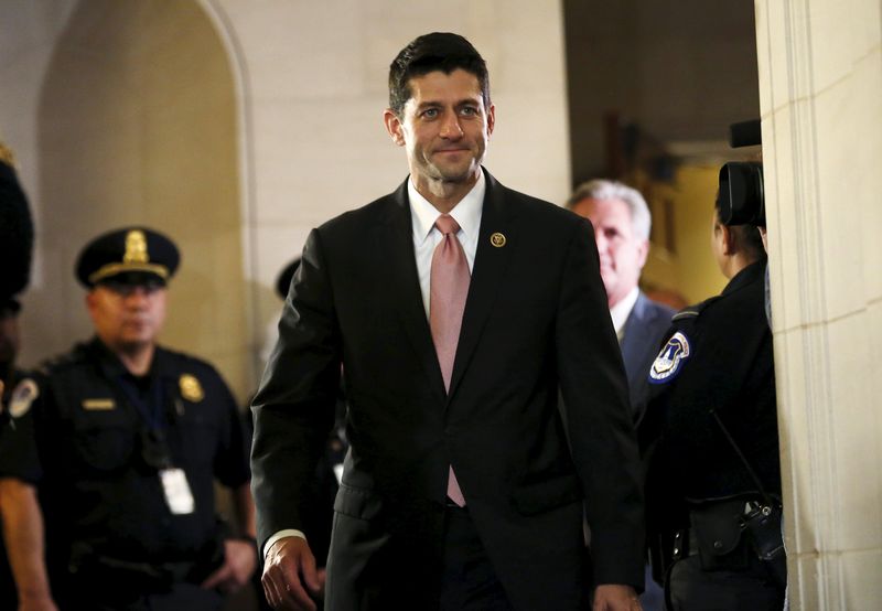 © Reuters. U.S. Representative Paul Ryan (R-WI) arrives to talk to the media after being nominated for speaker of the House of Representatives on Capitol Hill in Washington