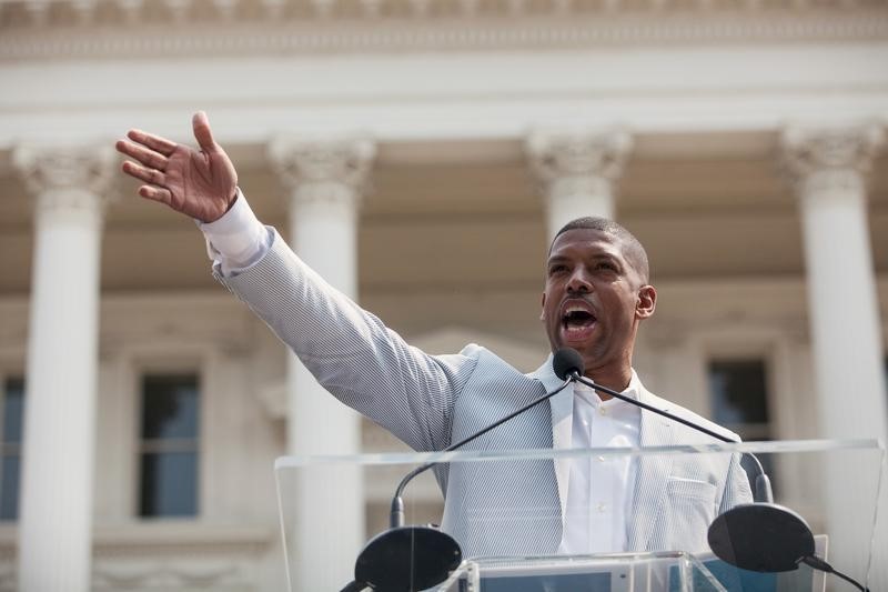 © Reuters. Johnson greets the crowd during a parade and celebration in Sacramento