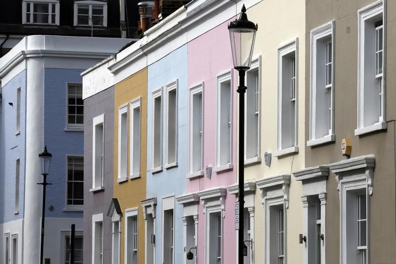 © Reuters. Houses are seen in London