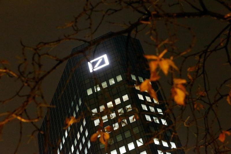 © Reuters. The Deutsche Bank headquarters are seen in Frankfurt