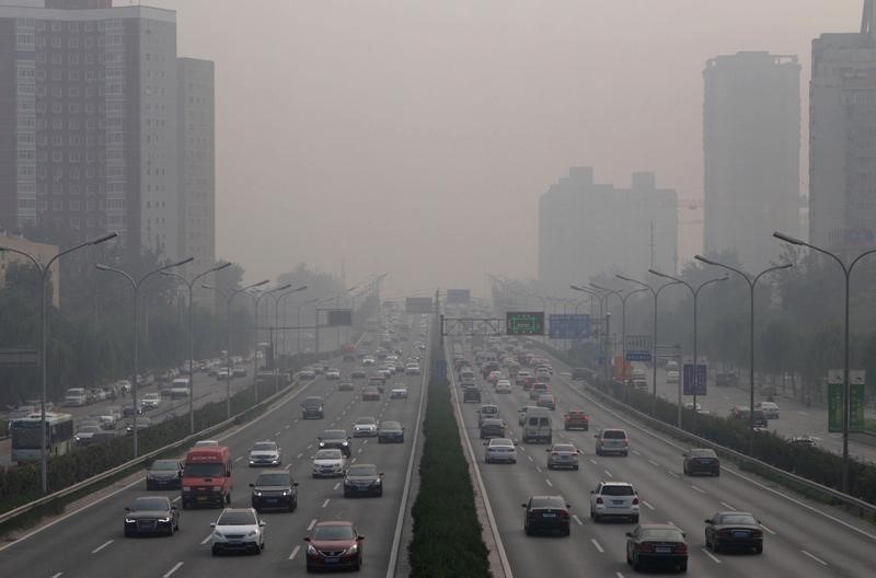 © Reuters. الصين تحذر من التلوث الكثيف خلال الشتاء