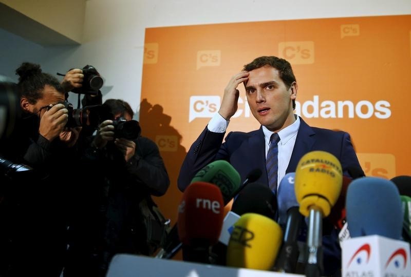 © Reuters. Rajoy se reunirá con Rivera, que le instará a actuar ya en Cataluña