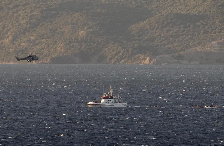© Reuters. اليونان تبحث عن 38 مهاجرا مفقودا قبالة ليسبوس وغرق أربعة أطفال