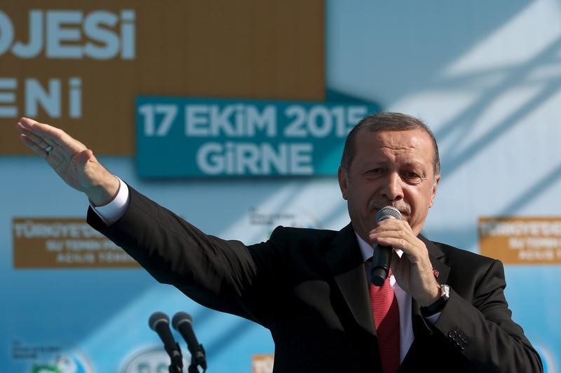 © Reuters. Turkish President Tayyip Erdogan gives a speech during an inauguration ceremony of a water pipeline project linking Turkey to northern Cyprus