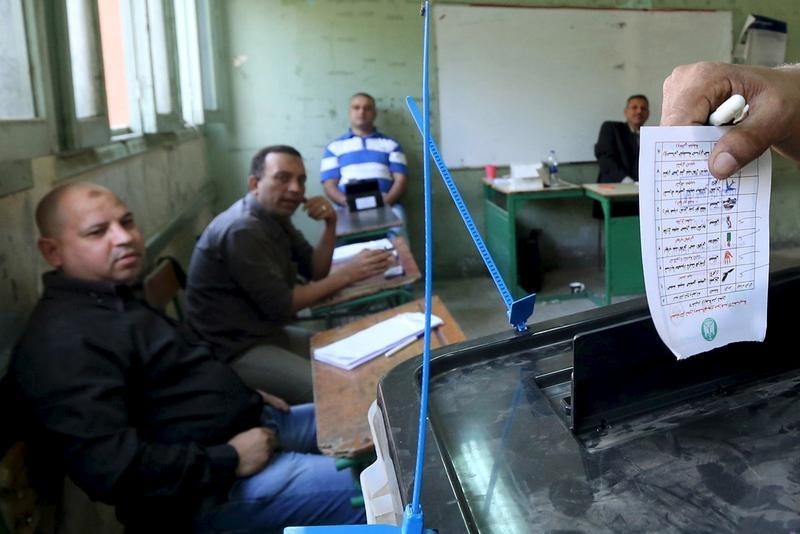 © Reuters. نتائج أولية: المصريون الأحرار يتصدر الأحزاب بالمرحلة الأولى لانتخابات البرلمان
