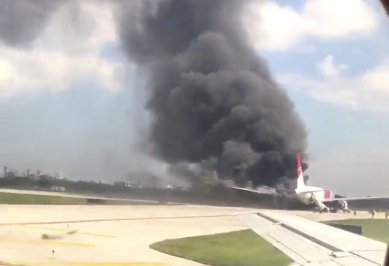 © Reuters. A still image from a handout video footage by Mike Dupuy shows Dynamic International Airways' Boeing 767's engine on fire in Fort Lauderdale Florida