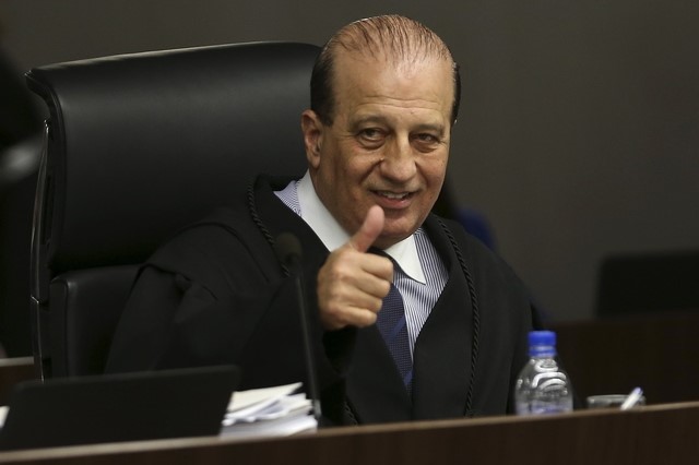 © Reuters. Ministro Augusto Nardes, do Tribunal de Contas da União, durante sessão do órgão, em Brasília