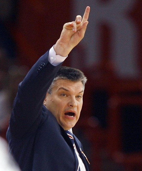 © Reuters. باشوتين يستقيل من تدريب المنتخب الروسي لكرة السلة