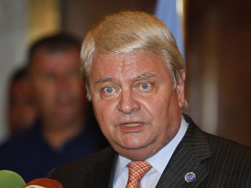 © Reuters. U.N. Under-Secretary General for Peacekeeping Ladsous speaks during a news conference in Damascus