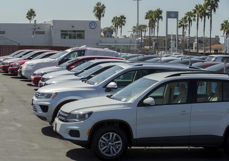 © Reuters. New and used Volkswagen vehicles are shown for sale at a Volkswagen car dealership in San Diego, California 