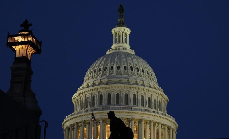 © Reuters. A man walks past the United States Capitol Dome before dawn in Washington