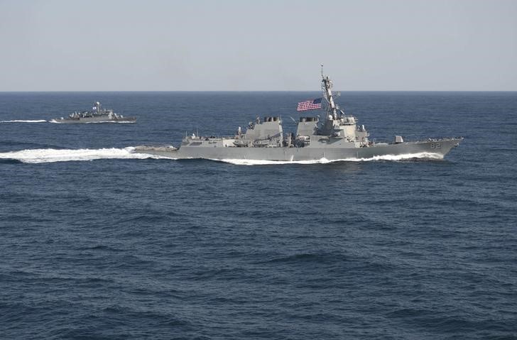 © Reuters. Comandante naval chino dice incidente menor podría desatar guerra en el Mar del Sur de China