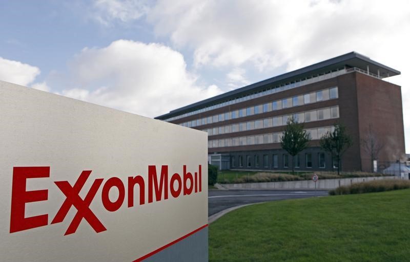 © Reuters. FORTE BAISSE DU BÉNÉFICE D'EXXONMOBIL