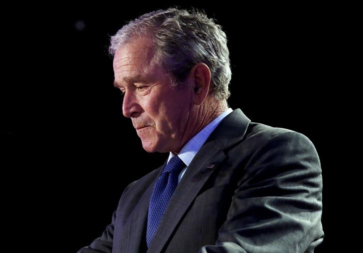 © Reuters. Former U.S. President George W. Bush visits Warren Easton Charter High School in New Orleans, Louisiana