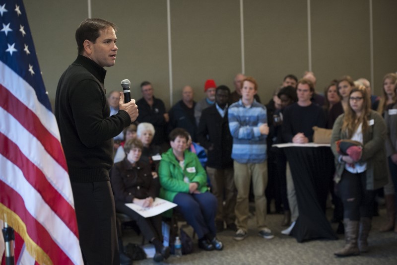 © Reuters. Republican presidential candidate Rubio speaks at an event in Sioux City