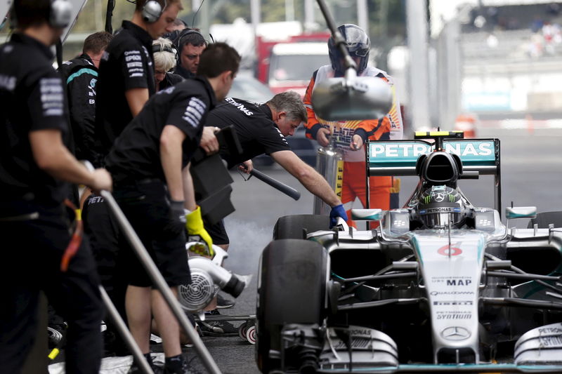 © Reuters. Rosberg lidera las prácticas en México 