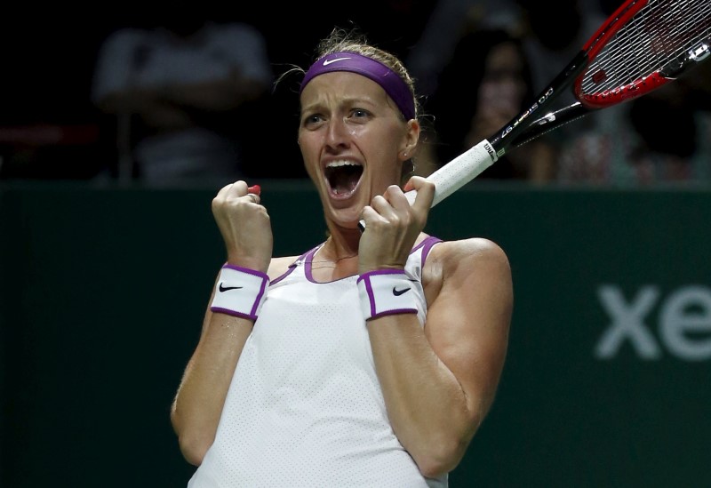 © Reuters. Radwanska y Kvitova llegan a la final del Masters de la WTA, caen las favoritas