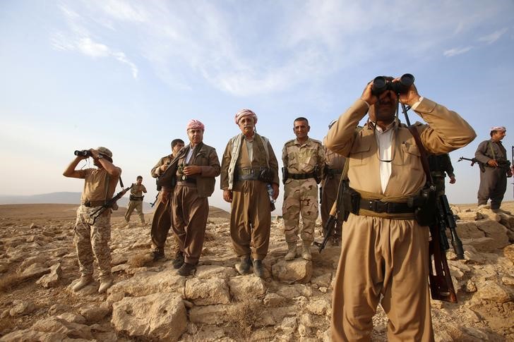 © Reuters. قوات كردية تتأهب لمعركة استعادة سنجار العراقية