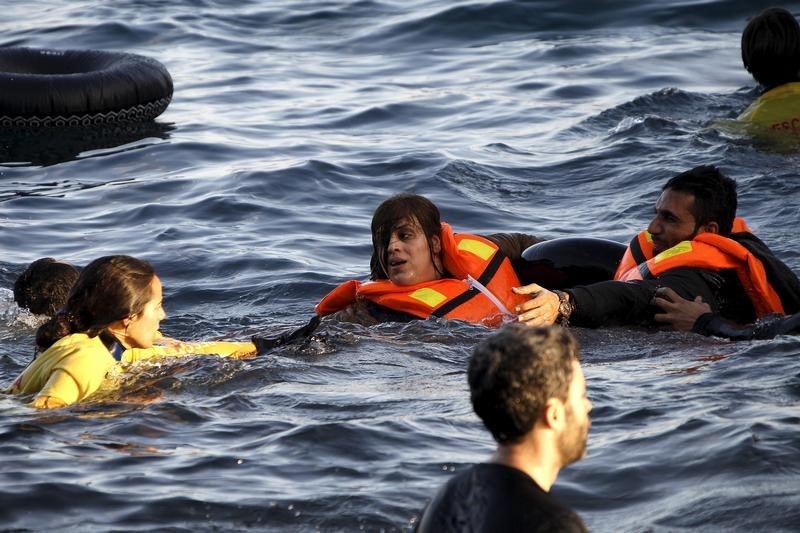 © Reuters. غرق 11 إثر انقلاب قارب مهاجرين قبالة جزيرة يونانية