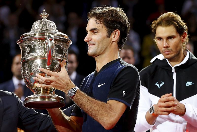 © Reuters. Federer vence a Nadal y se hace con el Abierto de Basilea