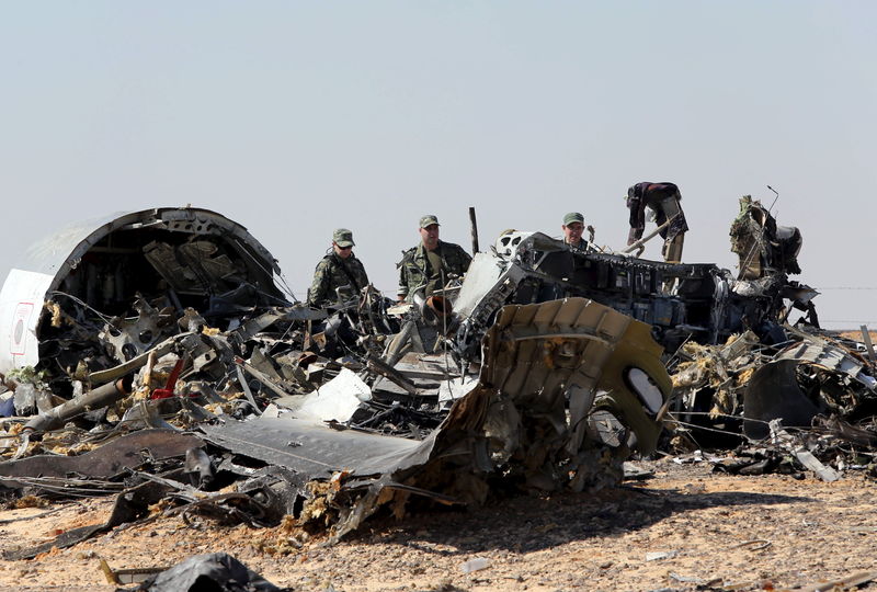 © Reuters. معظم شركات طيران الخليج تغير مسارات رحلاتها فوق سيناء بعد تحطم الطائرة الروسية