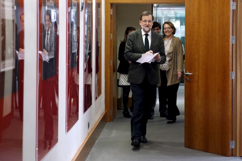 © Reuters. Otro sondeo sitúa a PP y PSOE como las principales opciones para el 20D