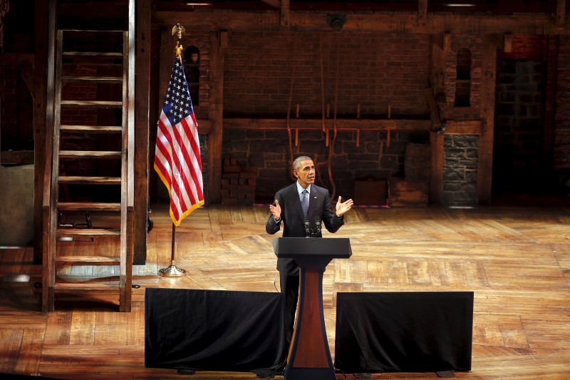 © Reuters. U.S. President Barack Obama delivers remarks at the Richard Rodgers Theatre in New York