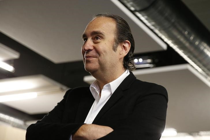 © Reuters. Xavier Niel, fondatore dell'Internet provider a banda larga Iliad a Parigi. Niel ha annunciato la scorsa settimana di detenere posizioni lunghe sul 15,1% di Telecom Italia.  