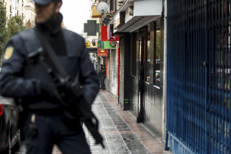 © Reuters. Tres detenidos en Madrid vinculados al EI y dispuestos a atentar