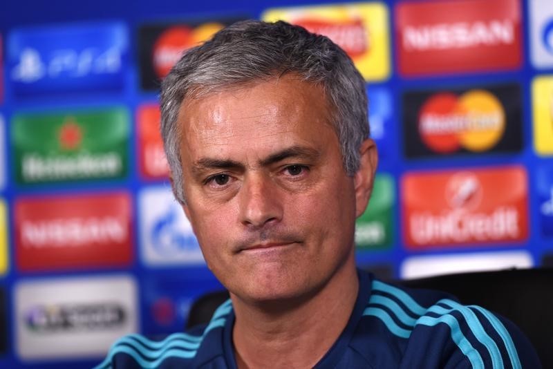 © Reuters. Técnico do Chelsea, José Mourinho, durante entrevista coletiva no centro de treinamento do clube