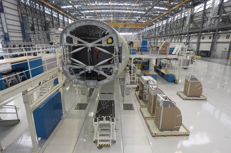 © Reuters. An Airbus A321 is being assembled in the final assembly line hangar at the Airbus U.S. Manufacturing Facility in Mobile