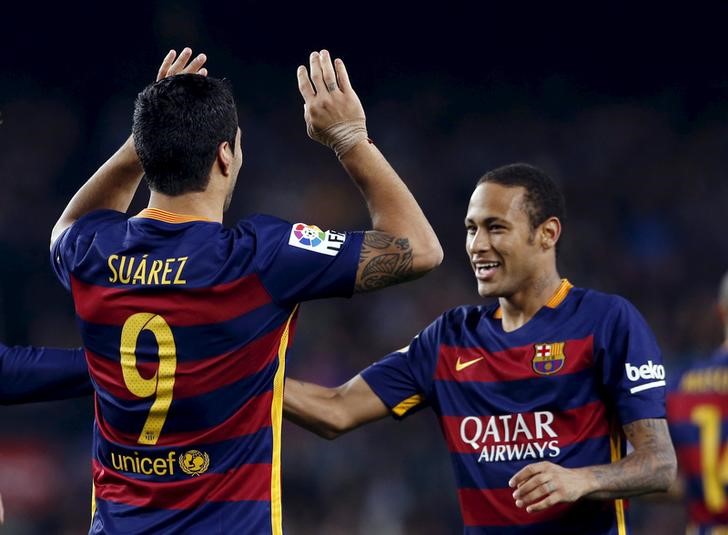 © Reuters. El Barcelona no dará descanso ni a Neymar ni a Suárez en 'Champions'  