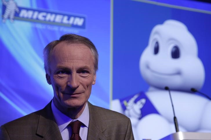 © Reuters. L'AD Michelin Jean-Dominique Senard durante una conferenza stampa a Parigi.