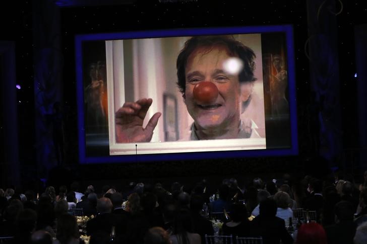 © Reuters. Imagem de ator Robin Williams aparece em homenagem em Los Angeles