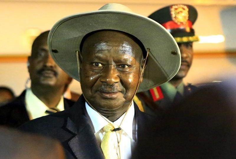 © Reuters. حصول رئيس أوغندا ومنافسه على الضوء الأخضر لخوض الانتخابات الرئاسية