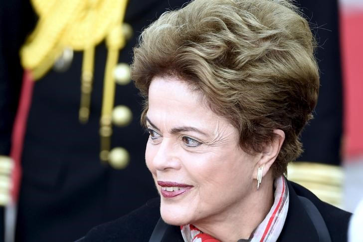 © Reuters. Presidente Dilma Rousseff chega ao Palácio Presidencial em Helsinque, na Finlândia