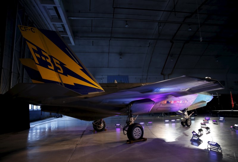 © Reuters. Lockheed Martin F-35 fighter jet is seen in its hanger at Patuxent River Naval Air Station in Maryland