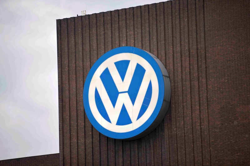 © Reuters. File photo of the Volkswagen logo at a power plant in Wolfsburg