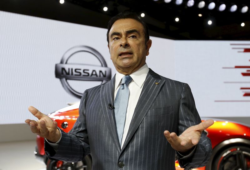 © Reuters. Nissan Motor Co Chief Executive Ghosn speaks during an interview with Reuters at the 44th Tokyo Motor Show in Tokyo